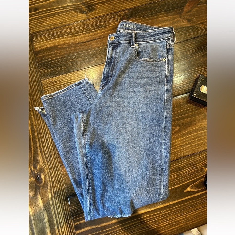 American Eagle Mom Jeans Women's size 10 Distressed Medium Wash